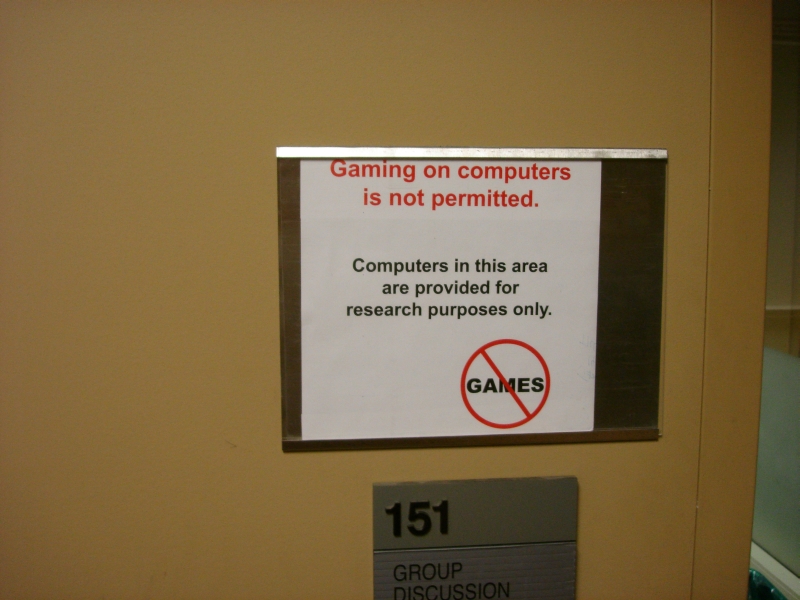 Sign telling people "Gaming on computers is not permitted. Computers in this area are provided for research purposes only."